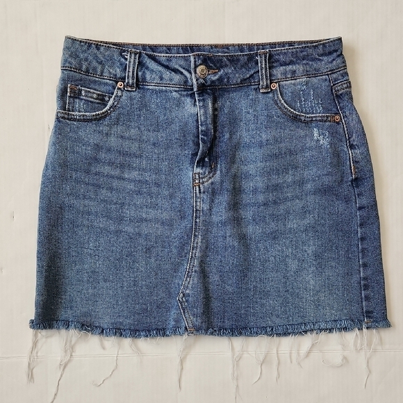 wild fable Dresses & Skirts - Wild Fable Denim Mini Skirt Sz: 6 Distressed 5 pocket Summer Festival Concert
